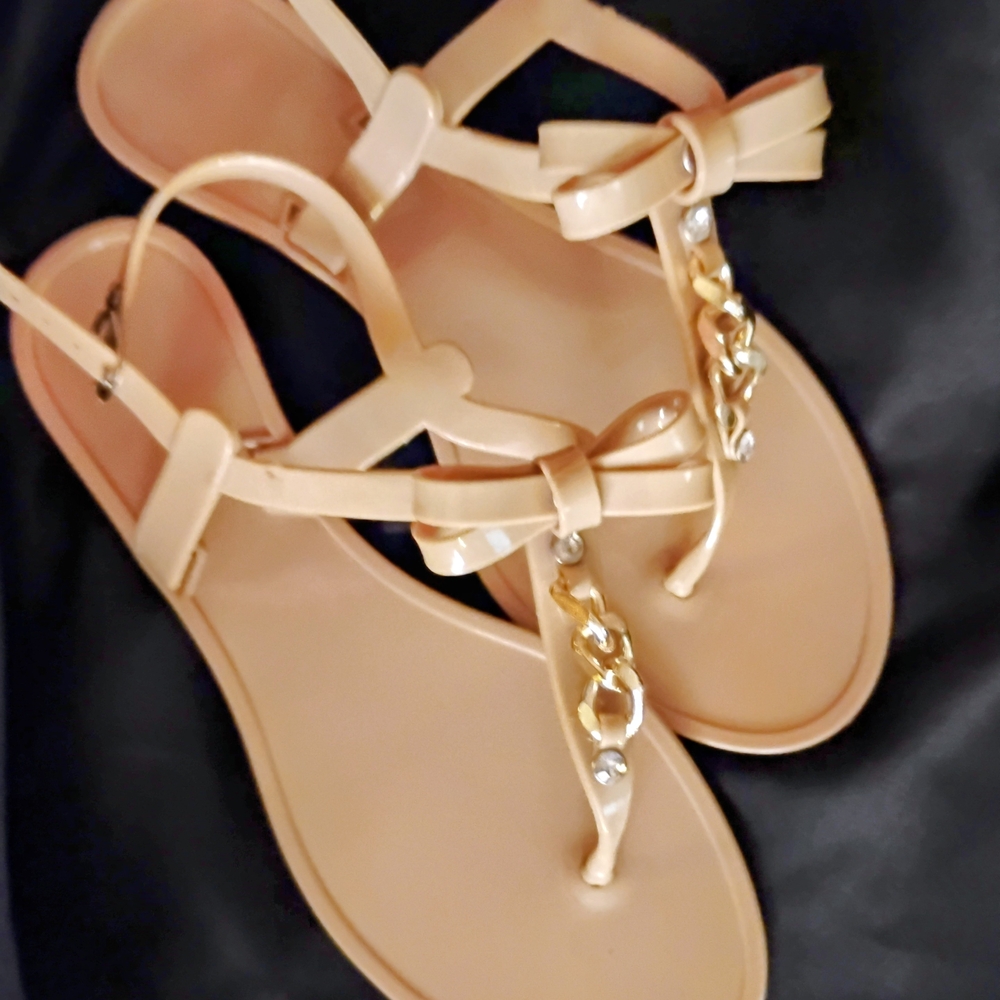 Elegant Cream Sandals with Bow Accent